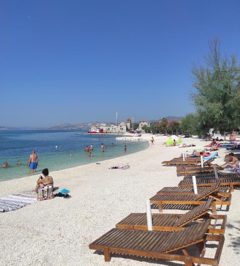 Issa Holiday Home - 3 Min Walk To Beach Каштела Экстерьер фото
